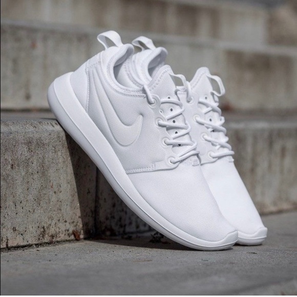 Roshe two white Clearance
